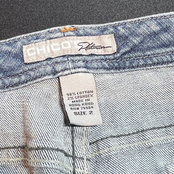 Chico's Platinum Denim Capri Pants Women's Size 2 Blue Faded Pockets Cropped - Picture 5 of 11